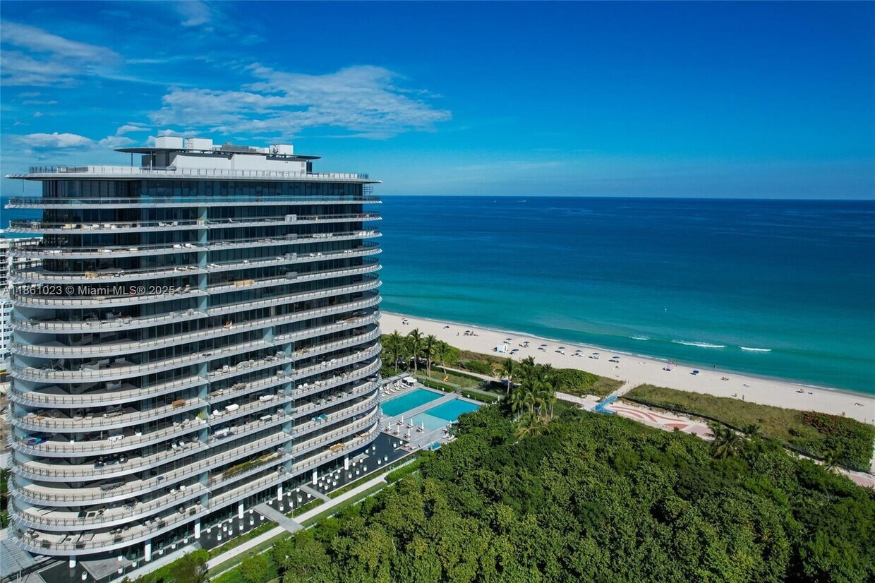 Foto principal - 8701 Collins Ave