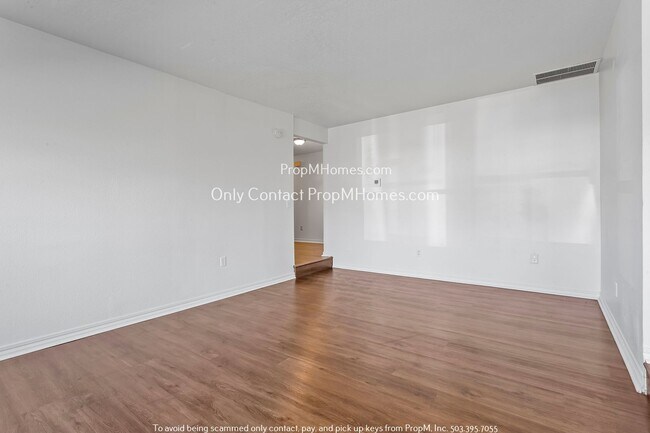 Building Photo - Desirable & Beautiful Hillsboro Single Fam...