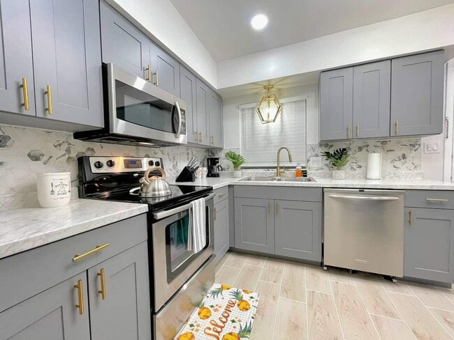 Building Photo - 318 E Jersey St