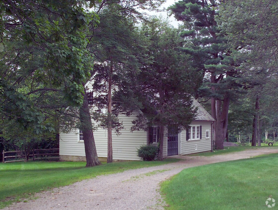 32 Pegan Ln, Dover, MA 02030 Apartments in Dover, MA