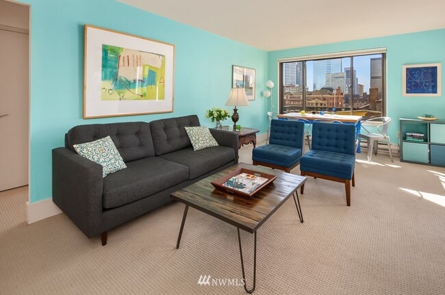 Living room - 1105 Spring St