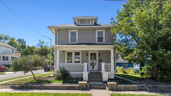 Building Photo - 828 Forest Ave