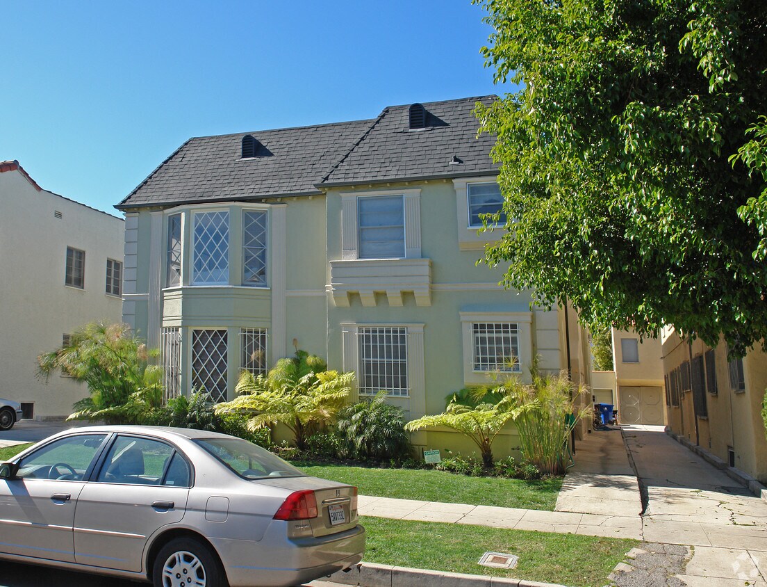 Building Photo - 341 N Sierra Bonita Ave