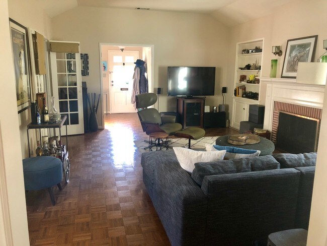 living room with vaulted ceilings - 1933 Meridian Ave
