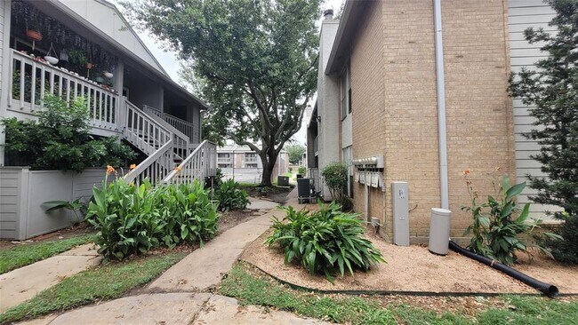 Building Photo - 260 El Dorado Blvd