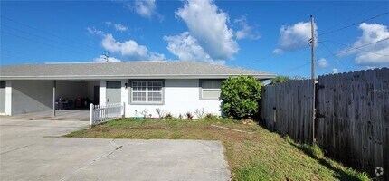 Building Photo - 2129 Couver Dr