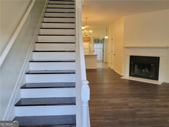 Foto del edificio - 1497 Cove Creek Cir