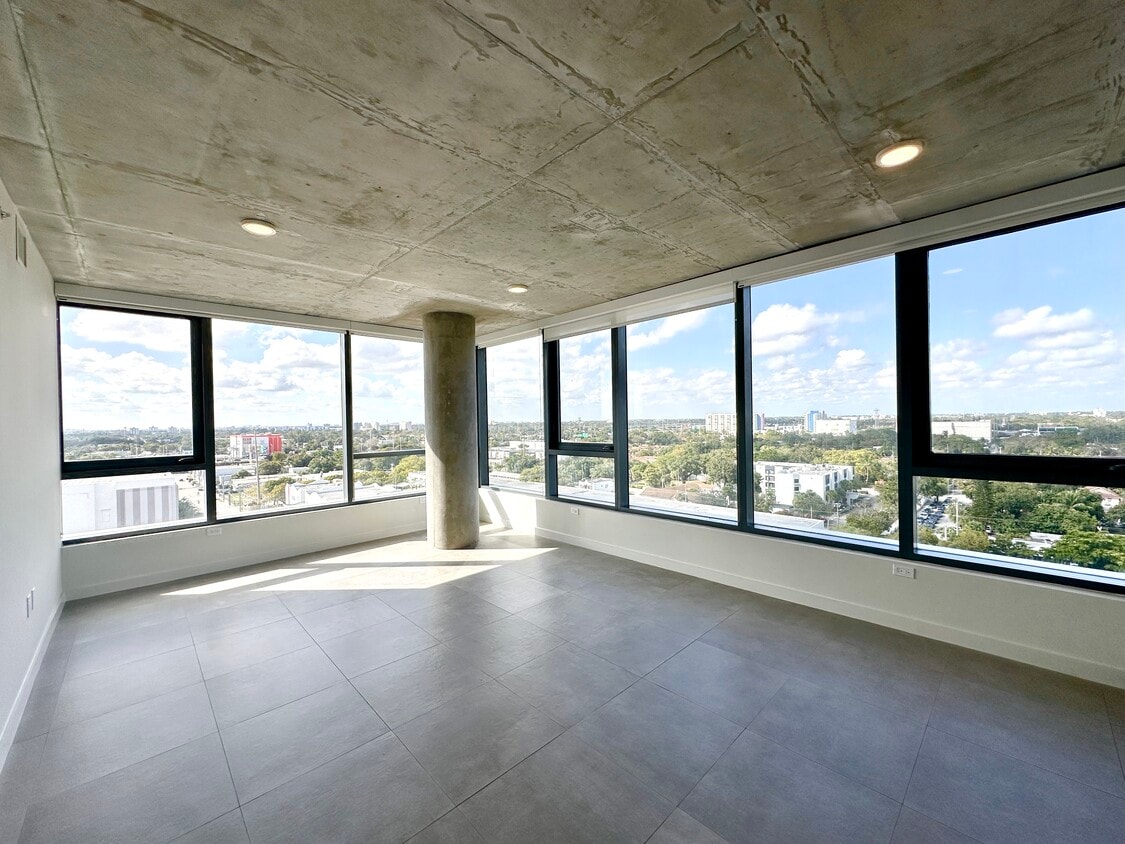Foto principal - 321 NW 31st St