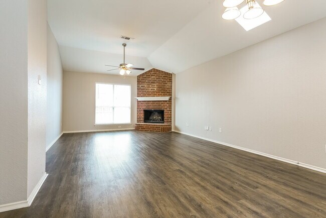 Foto del edificio - 900 Springfield Dr