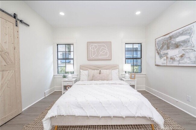 Building Photo - 1842 W 50th St