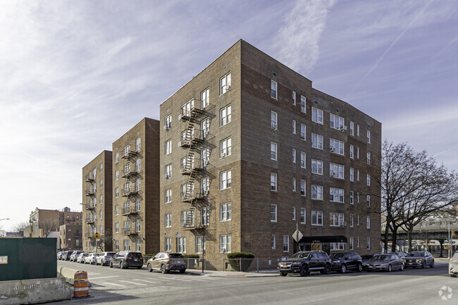 Building Photo - 180 Van Cortlandt Park S