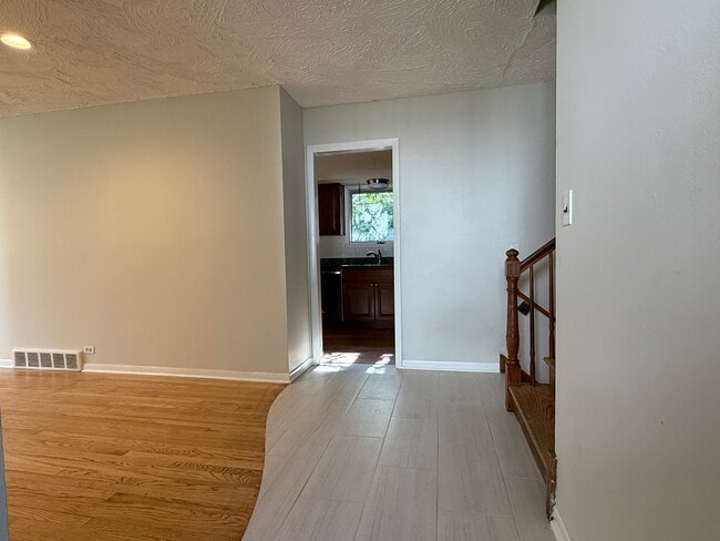 Building Photo - 1326 Meadow Ln