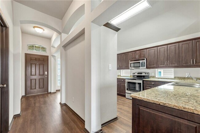 Building Photo - 4110 Whispering Creek Dr