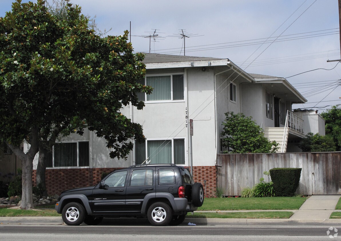 Building Photo - 17815 Crenshaw Blvd