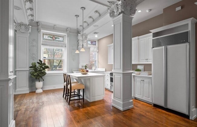 Foto del edificio - 8 Garrison St