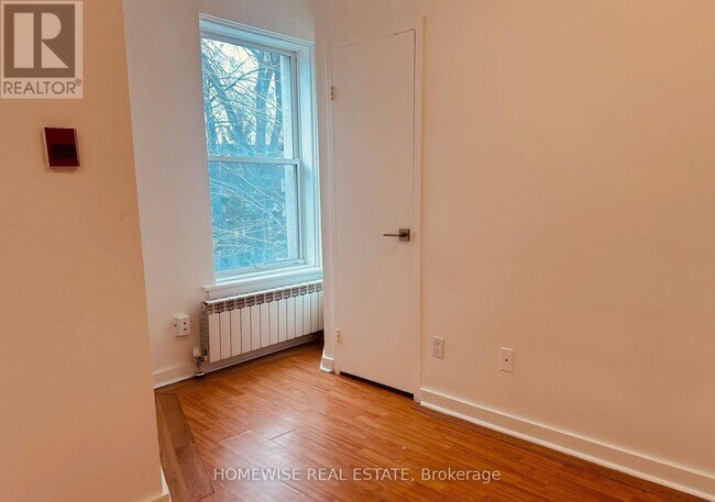 Photo du bâtiment - 1 Triller Ave