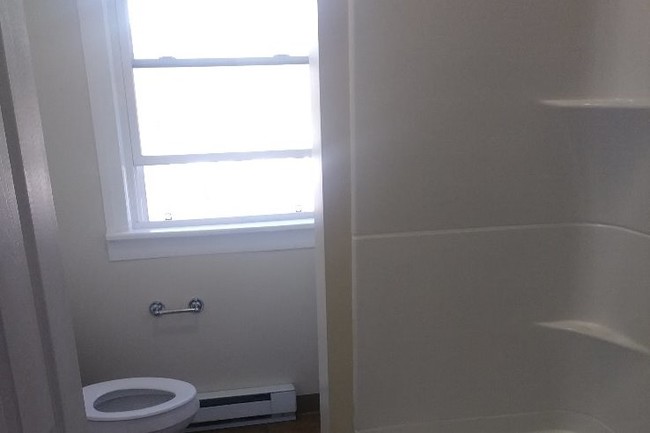 Bathroom - 1641 Sanderson Ave