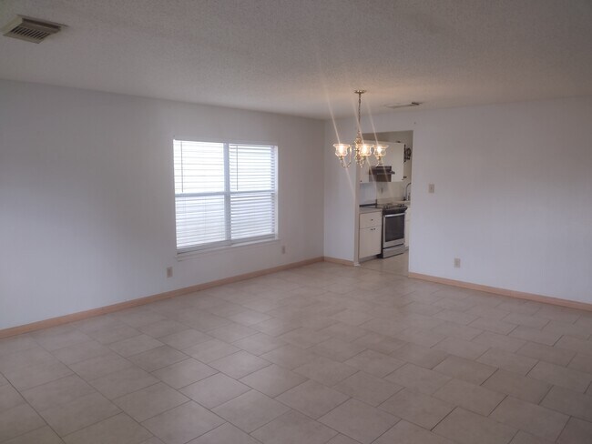 Foto del edificio - 8707 Seneca Creek