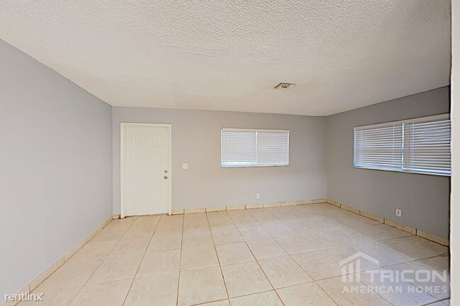 Building Photo - 1001 SW 80th Ave