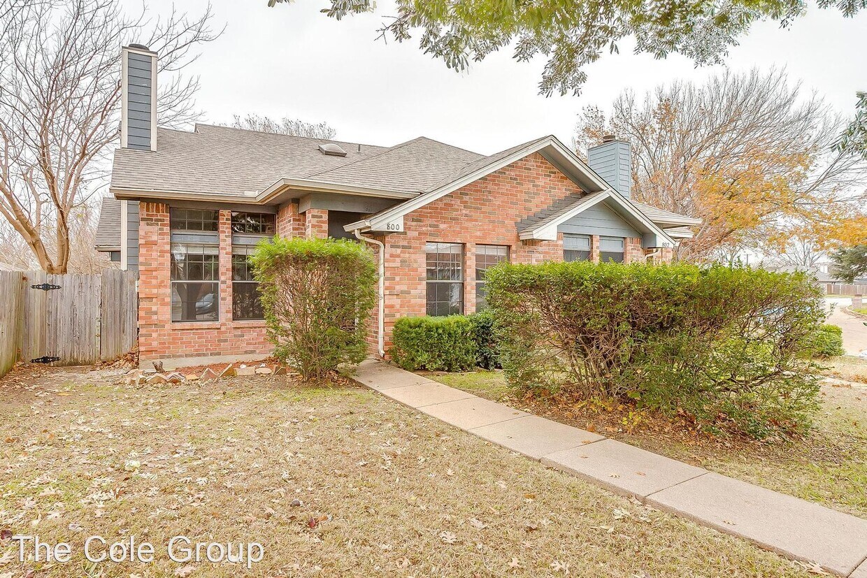 800 Hillbrooke Dr, Arlington, TX 76001 House Rental in Arlington, TX