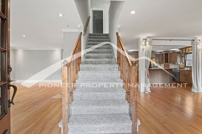 Foto del edificio - Charming 2-Bedroom + Office in the Histori...