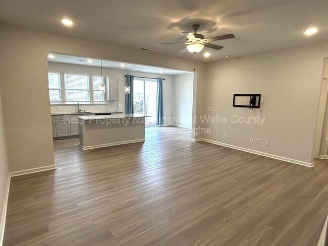 Building Photo - 122 Roebuck Ln