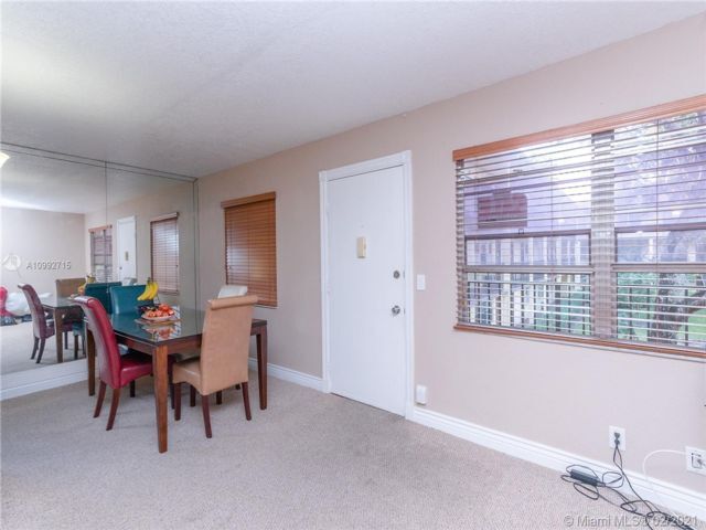 Foto del edificio - 13500 SW 1st St