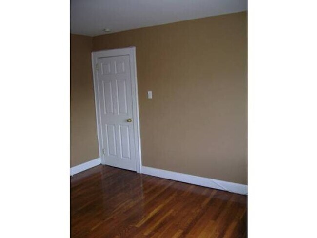 Building Photo - 37A Cedar Swamp Rd