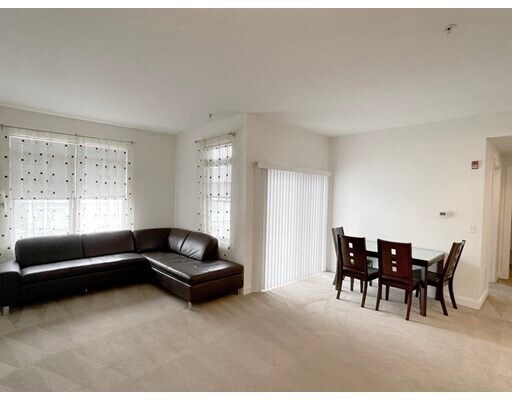 Foto del edificio - 614 Pond St