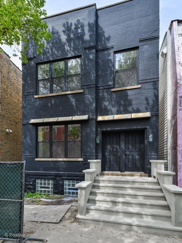 Primary Photo - 2224 W Ohio St