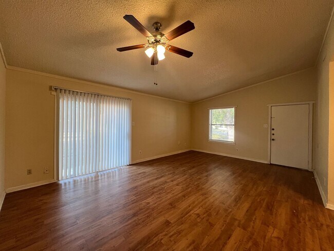 Foto del edificio - 2 WEEKS FREE RENT / 2/1 with Carport / Fri...