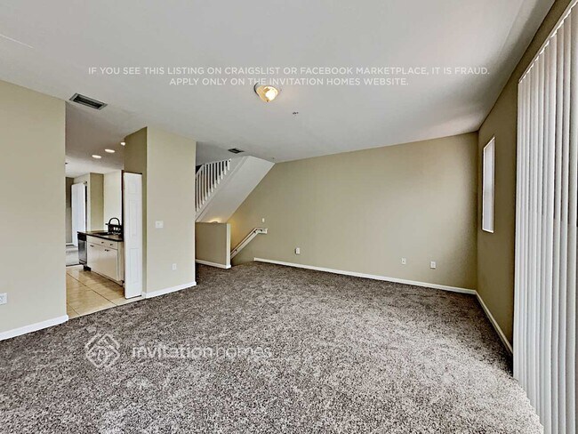 Building Photo - 2725 NE 8th Ave