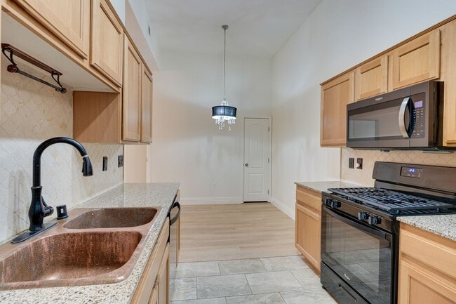 Foto del edificio - Charming 3 Bedroom Rental with Fireplace, ...