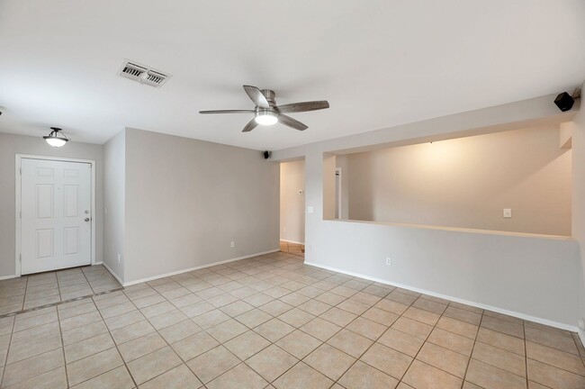 Building Photo - 3 bed 2 bath home in the Arizona Impressio...