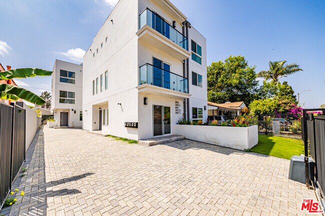 Foto del edificio - 2057 1/2 S Garth Ave