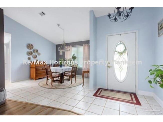 Building Photo - Wonderful Cantonment Home!