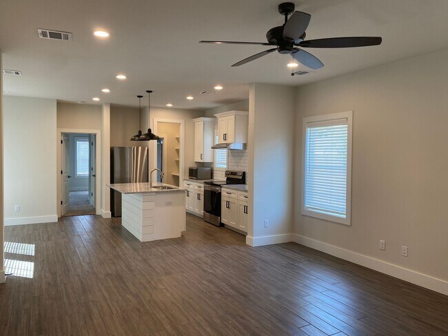 Building Photo - 205C Sterling