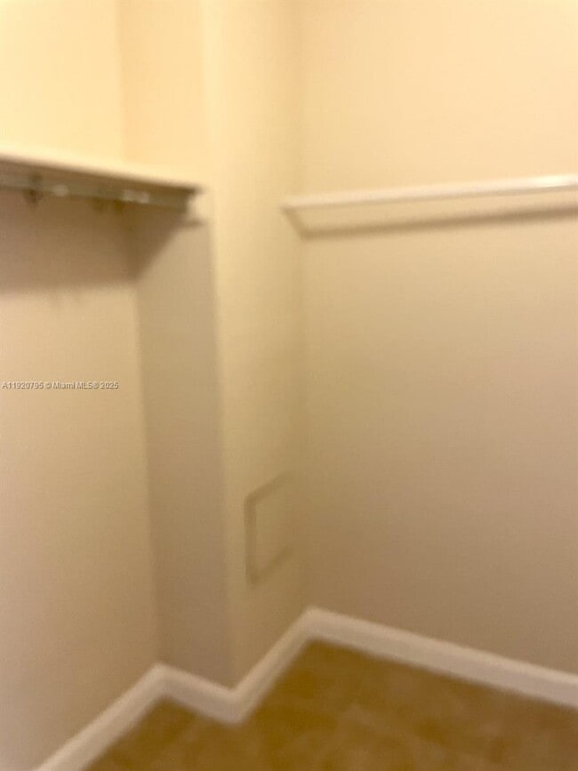 Building Photo - 999 Brickell Bay Dr