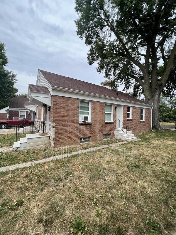 Building Photo - 615 N Tibbs Ave