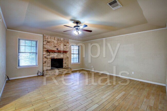 Building Photo - 6716 Sayle St