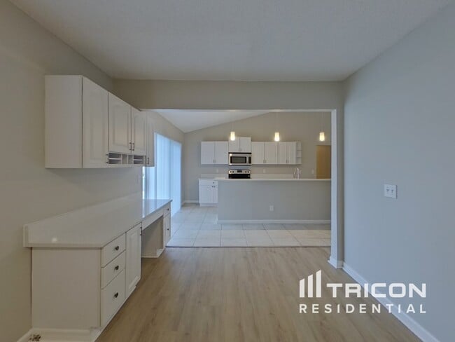 Building Photo - 10206 Deepbrook Dr