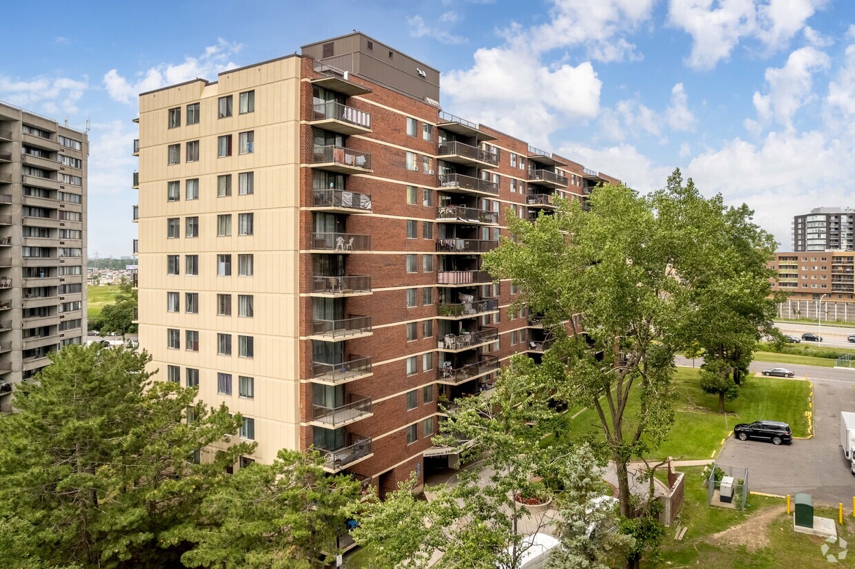 Primary Photo - Le Comesol Apartments