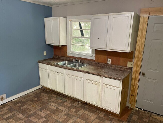 Foto del edificio - Spacious 3 Bedroom Home