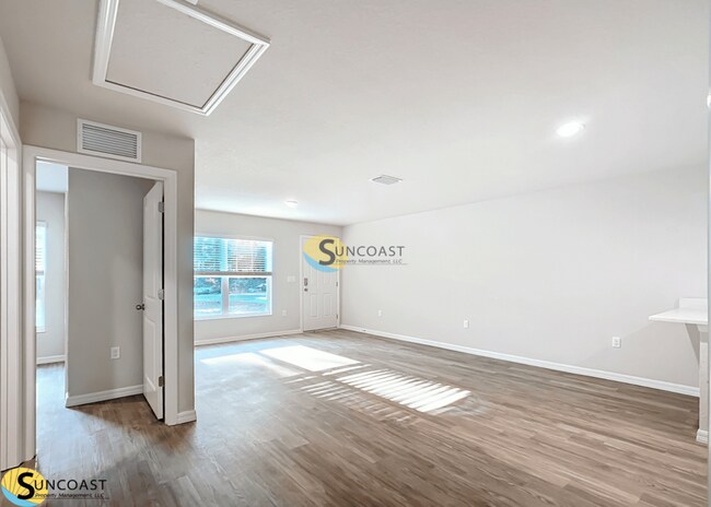 Foto del edificio - 165 Midway Rd