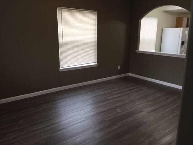 Building Photo - R96B