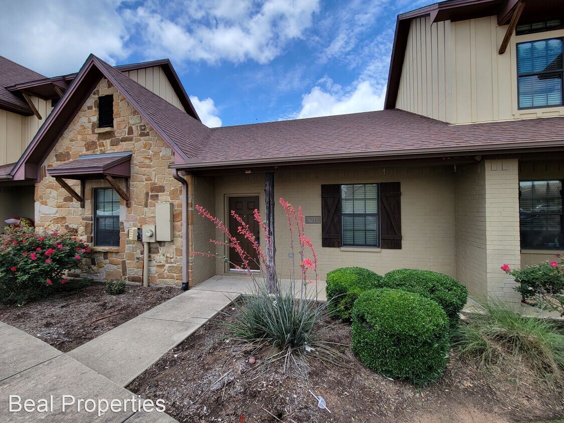Foto principal - 3 br, 3 bath House - 3219 Sergeant Dr.