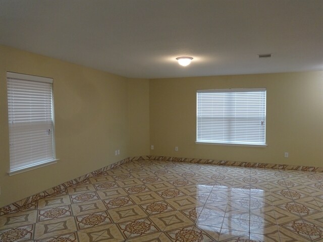 Building Photo - 1005 Vicksburg Drive