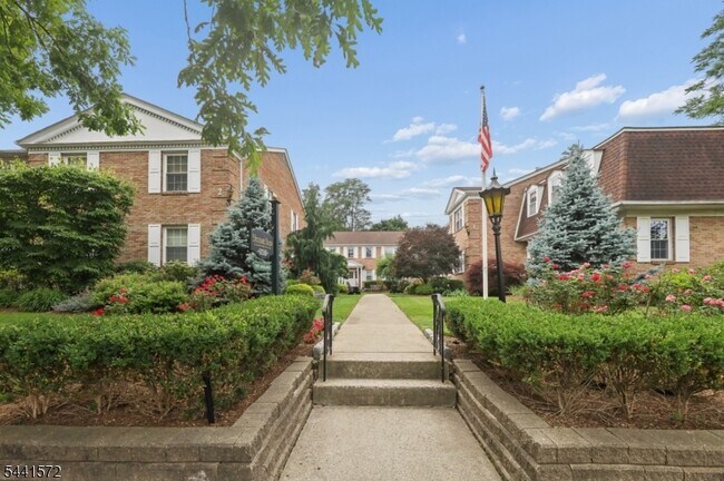 Foto del edificio - 364 E Ridgewood Ave