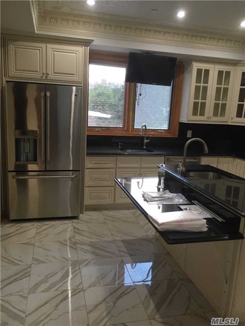 Foto del edificio - 102-55 63rd Rd