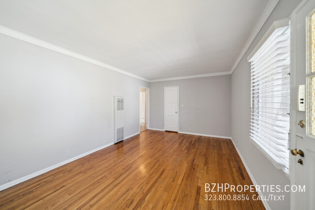 Building Photo - 4951 Cahuenga Blvd